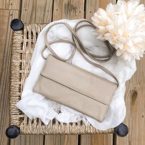 Vintage • Nude Long Strap Crossbody Clutch Wallet
